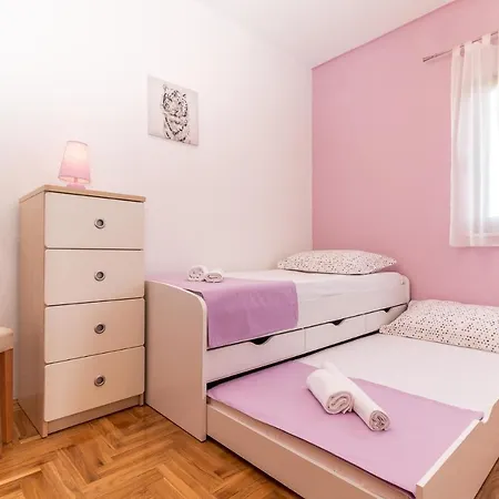 With A Parking Space Kastel Kambelovac, - 11678 Apartman *