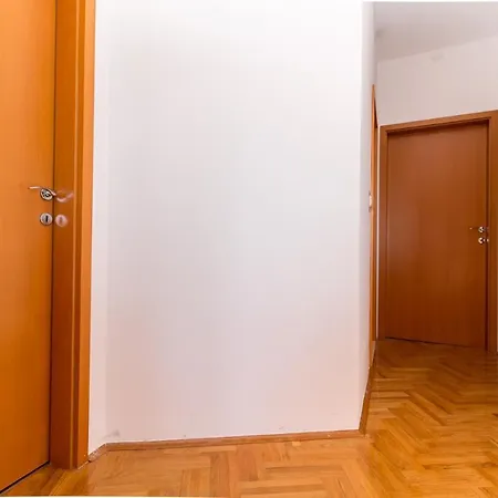 With A Parking Space Kastel Kambelovac, - 11678 شقة