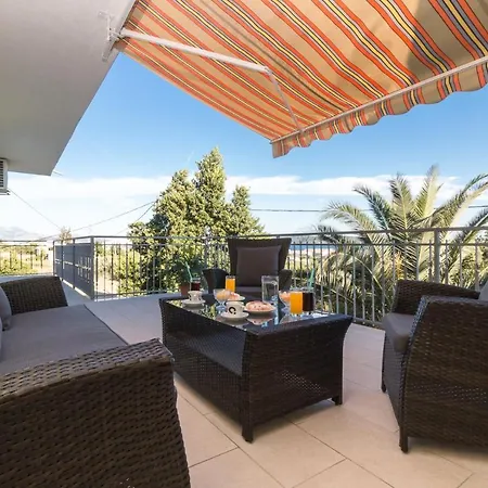 Apartman With A Parking Space Kastel Kambelovac, - 11678 Kastela