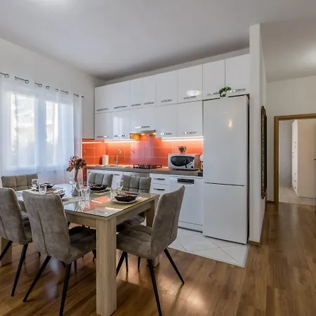 Apartment With A Parking Space Kastel Kambelovac, - 24198 Kastela