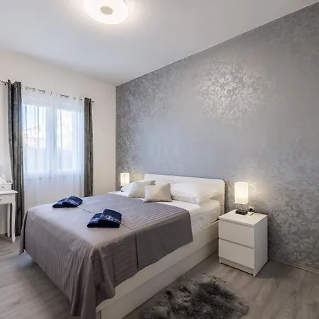 With A Parking Space Kastel Kambelovac, - 24198 Apartment