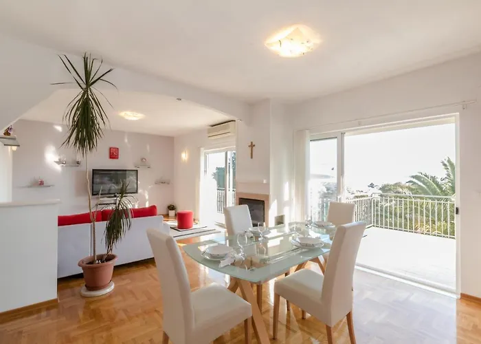 Apartman With A Parking Space Kastel Kambelovac, - 11678 Kastela